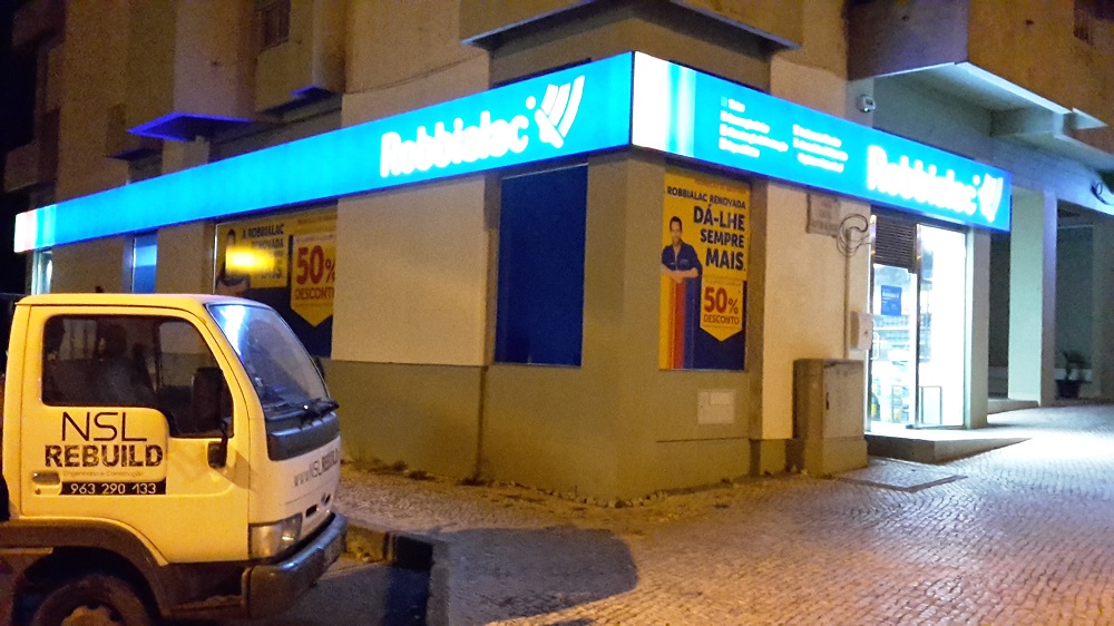 Zona de Expositores e Lineares de Produtos